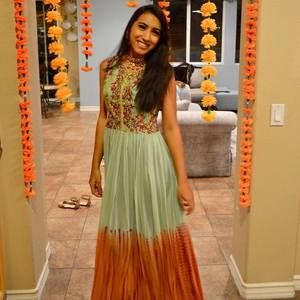 Meet your Posher, Aena